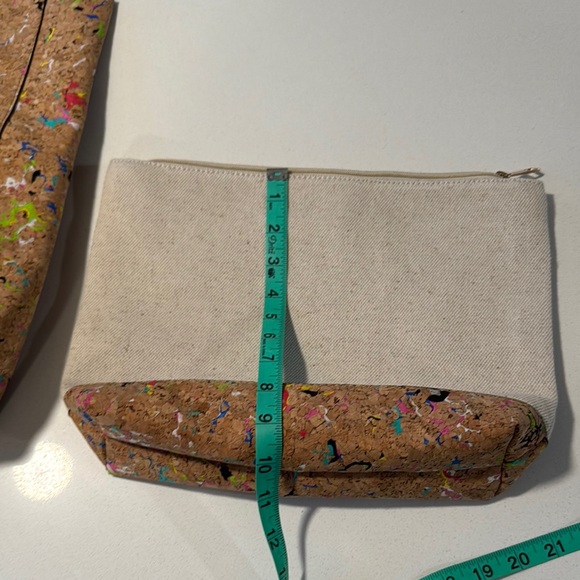 👜Cork Recycled ♻️Tote Bag So cute! Like New! With insert makeup bag Street Level - Picture 7 of 9